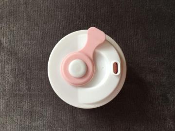 뚜껑이 달린 실리콘 2 색 접이식 휴대용 물컵