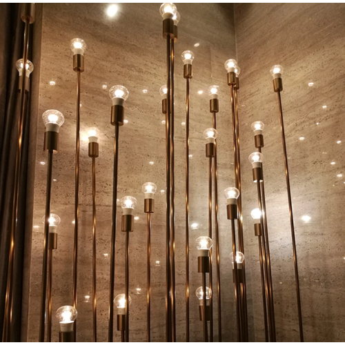 Luces decorativas de cobre para la decoración del vestíbulo del hotel.