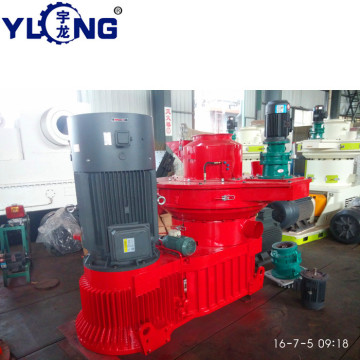 Wood pellet molding machine