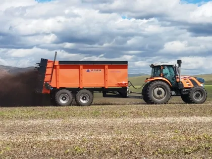 Organic Fertilizer Spreader for Cattle Farms
