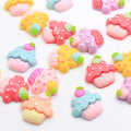 Heiße beliebte 20 * 22MM Harz Flat Cupcake Cabochons Flatback Harz Erdbeer Cup Cakes Süßigkeiten Flat Back Kawaii Cupcake Craft