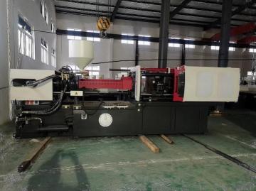 Plastic shoe sole injection molding machine