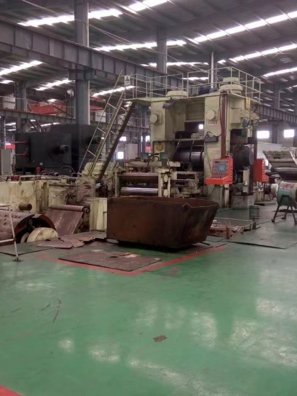 Máquina laminadora de tiras de aluminio