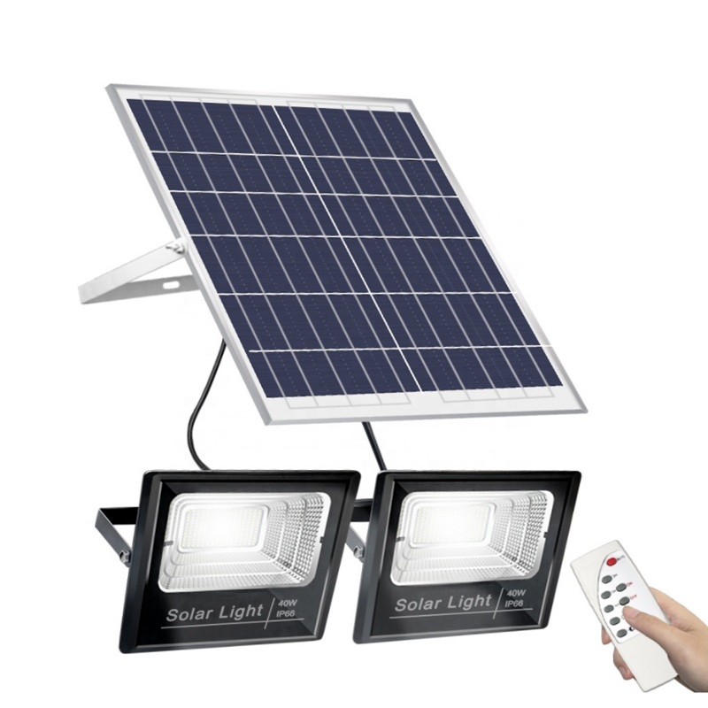 100w200w300w500w Um painel solar com dois holofotes solares