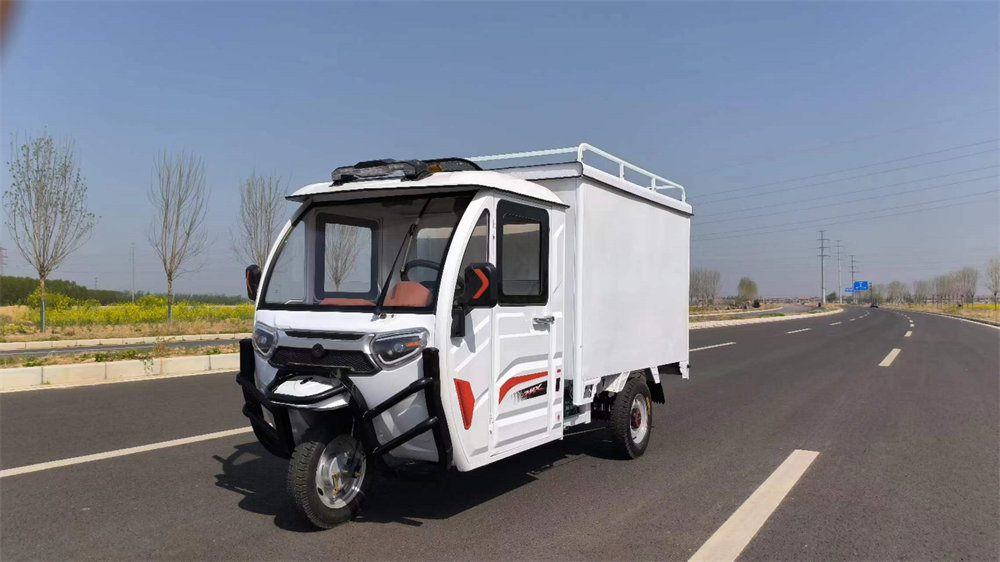 Three-wheeled electric trucks for farm work