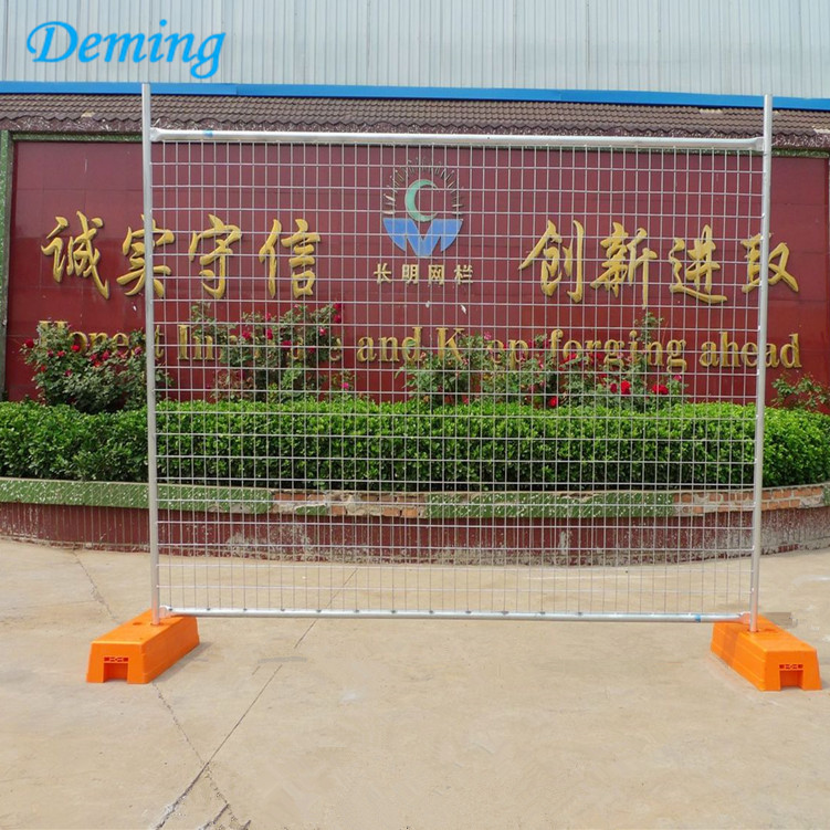 Temporary panel portable construction chain link fence