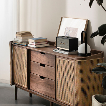 Armadietto di stoccaggio della credenza in noce nera con porta scorrevole in rattan