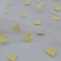 Tessuto a rete in nylon con stampa a sbuffo di cuori dorati iridescenti