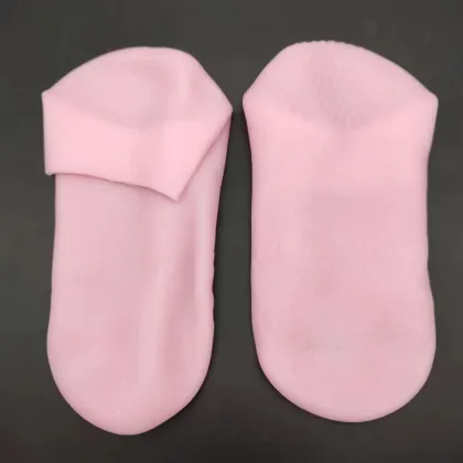 Protective Moisturizing Foot Covers with Silicone Technology