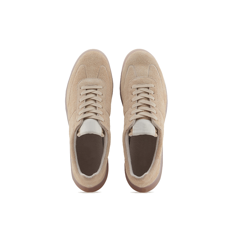 Lightweight and Stylish Men's Everyday Footwear