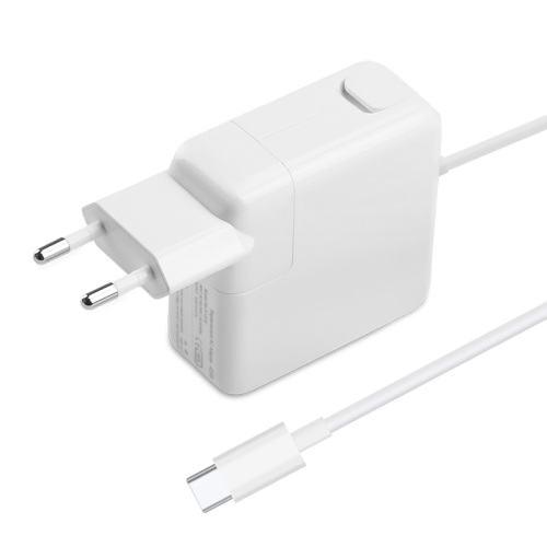 MacBook ProのPD61W USB C充電器