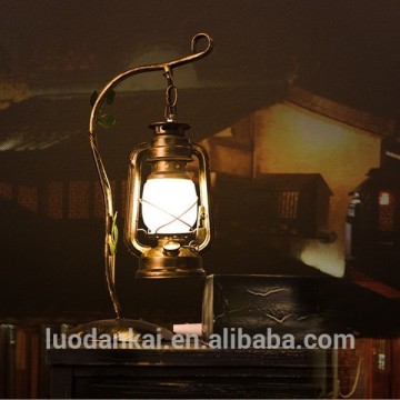 Iron bedside European style antique handcrafted frosted glass table lamp
