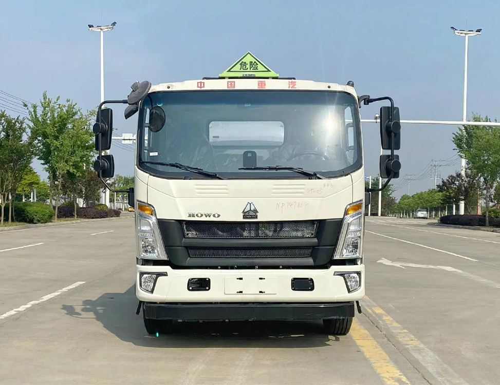 SINOTRUCK HOWO 6,000 litres Fuel Transport Tank Truck