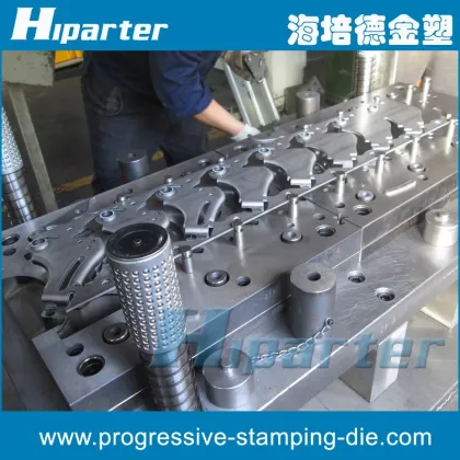 Automotive progressive stamping tool and auto progressive die