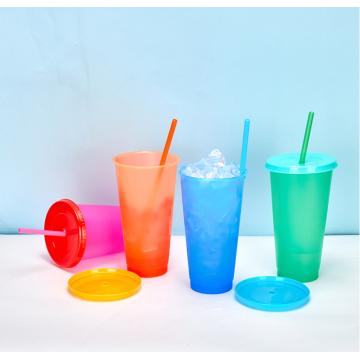 Portable color changing plastic water cup with straw