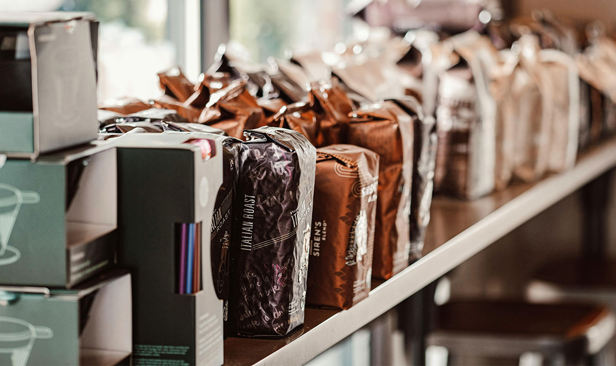 أكياس القهوة ذات القاع المسطح تقف في أكياس القهوة وأكياس القهوة المجمعة الجانبية Flat bottom coffee bags stand up coffee pouches and side gusset coffee bags