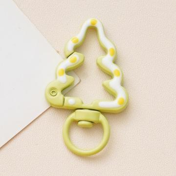 مشبك شجرة عيد الميلاد المطلية باليد