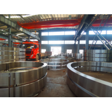 Груба обработка 14000kg фалсификуван челичен валчест прстен