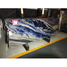 Lempengan sodalite biru besar