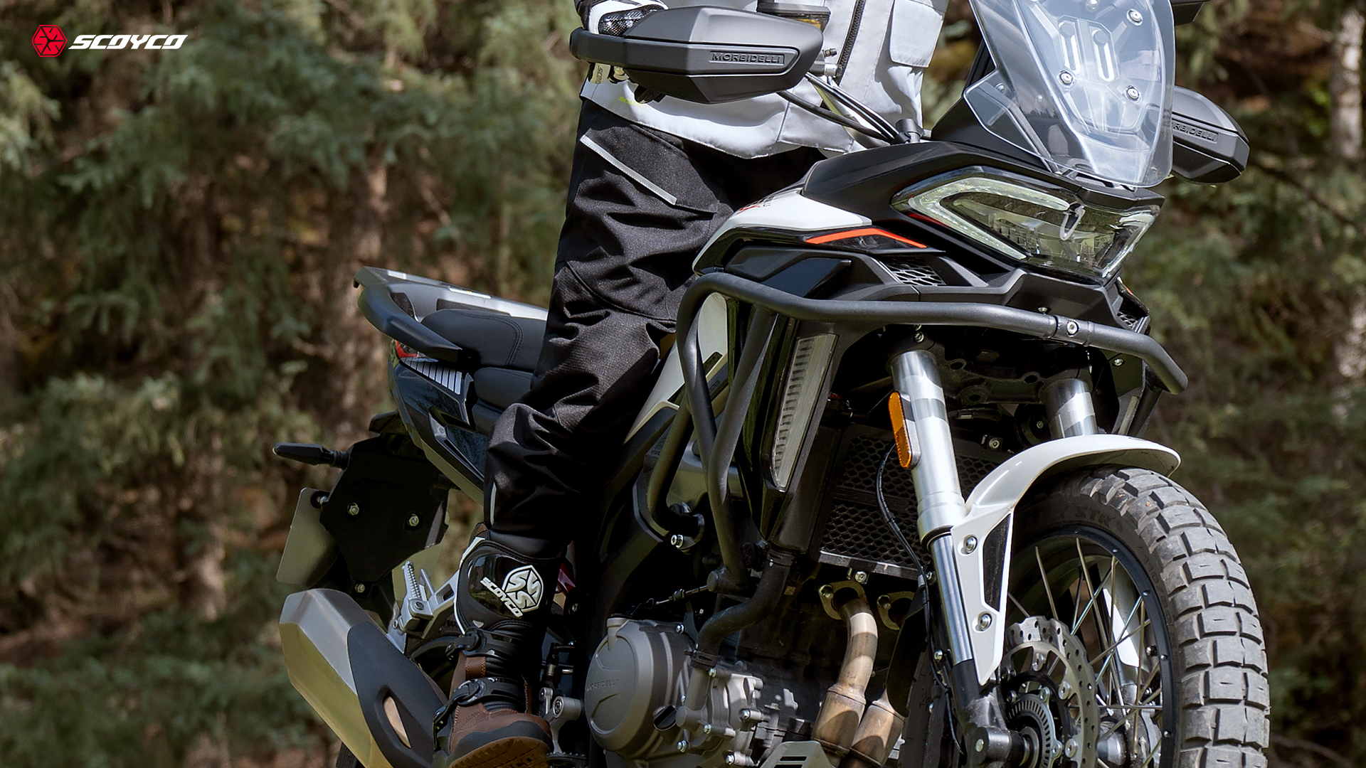 Waterproof armored riding pants