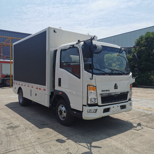 Экран мобильного цифрового рекламного щита.