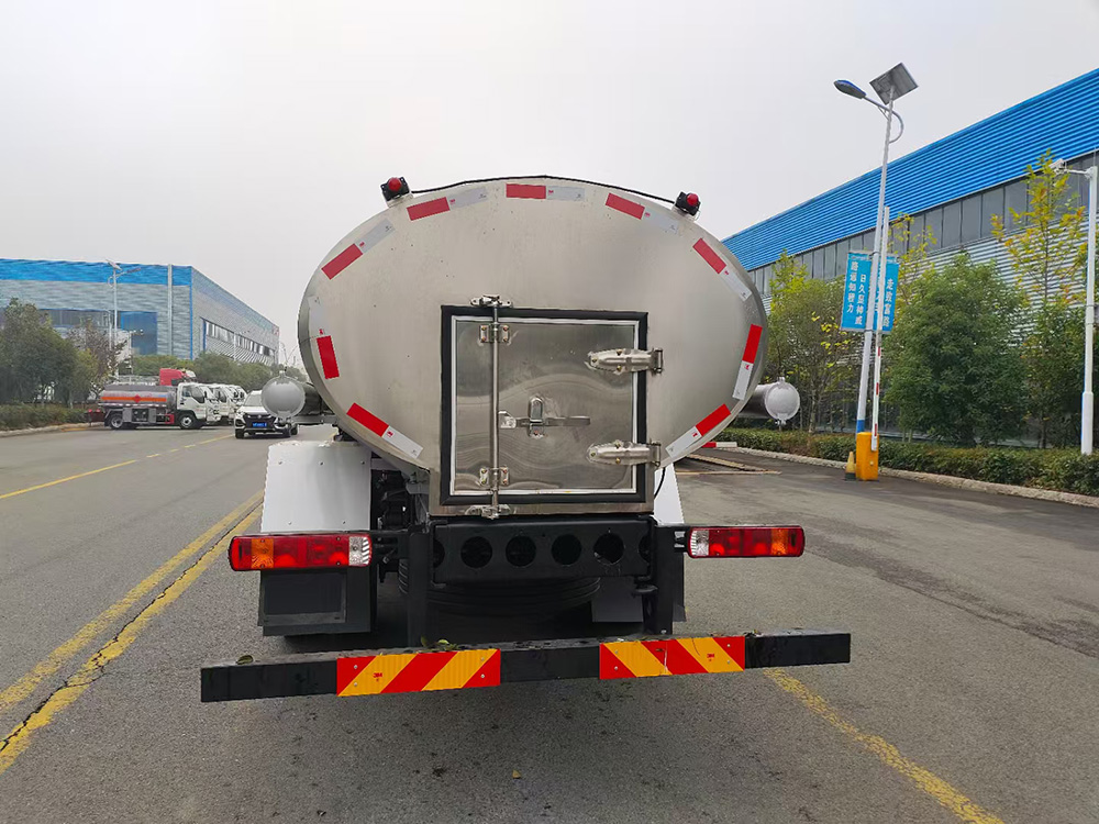 FAW 8000liter Milk Tank Truck Transportation Truck