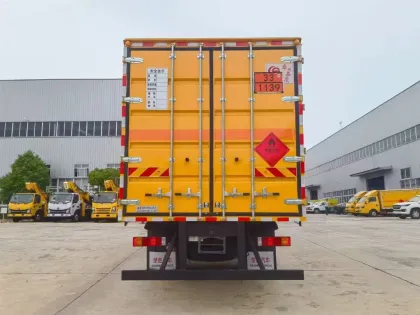 Shaanxi Automobile Delong L5000 Flammable Liquid Box Transport Vehicle