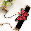 Bracelet à breloques papillon romantique dentelle avec anneau sur une chaîne