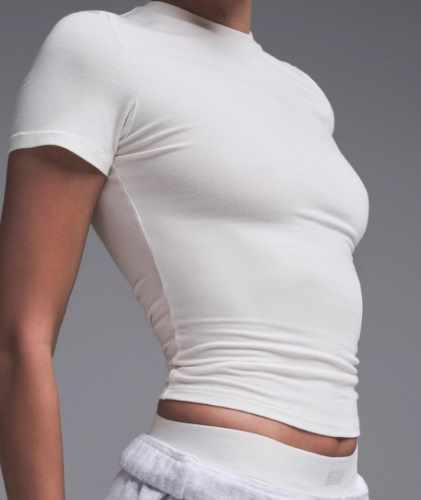 Cropped short-sleeved fitted T-shirt