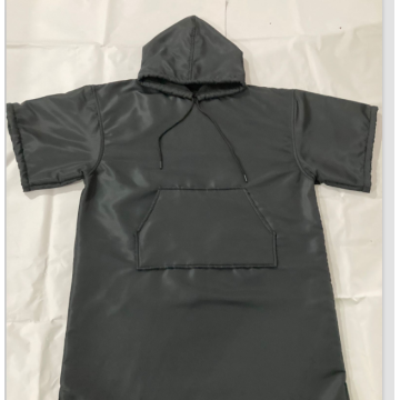 Waterproof 100% polyester dryrobe for beach