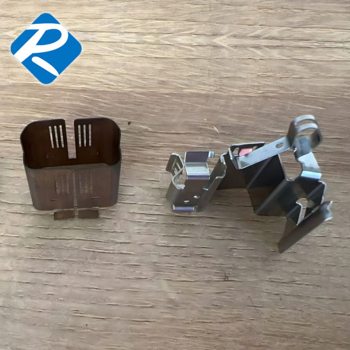 Peças de estampagem de mola (para tomadas elétricas)