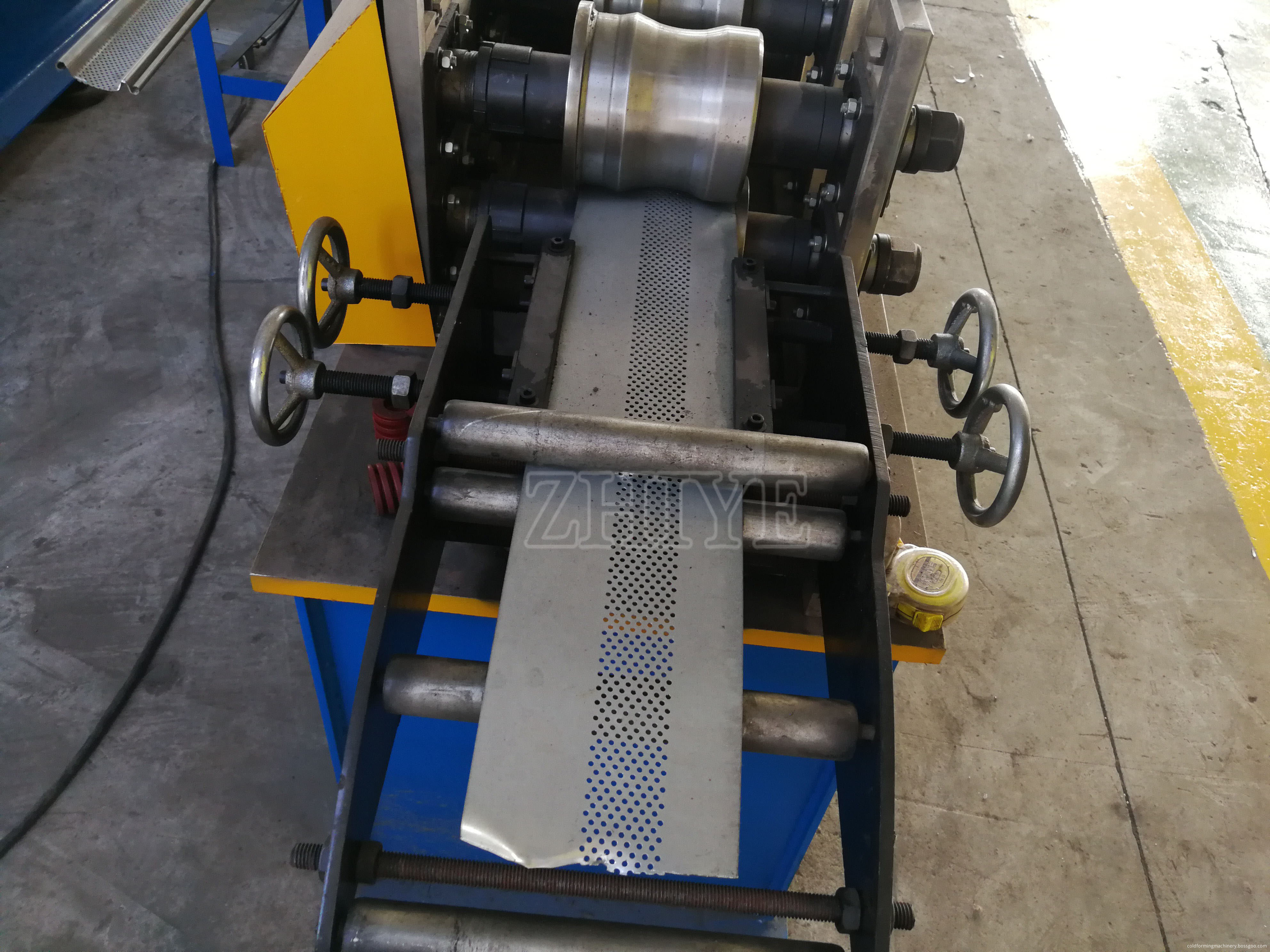 roller shutter door machine