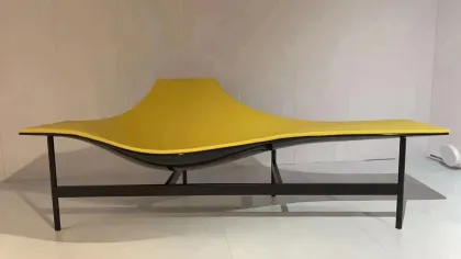 Modern Italian Leather Manta Ray Lounge Chair for Luxurious Living Rooms