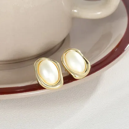 High-end Irregular Rhombus Pearl Stud Earrings