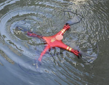 Medium 2.4G 4CH rc drone waterproof quadcopter mariner with lights                        
                                                Quality Choice