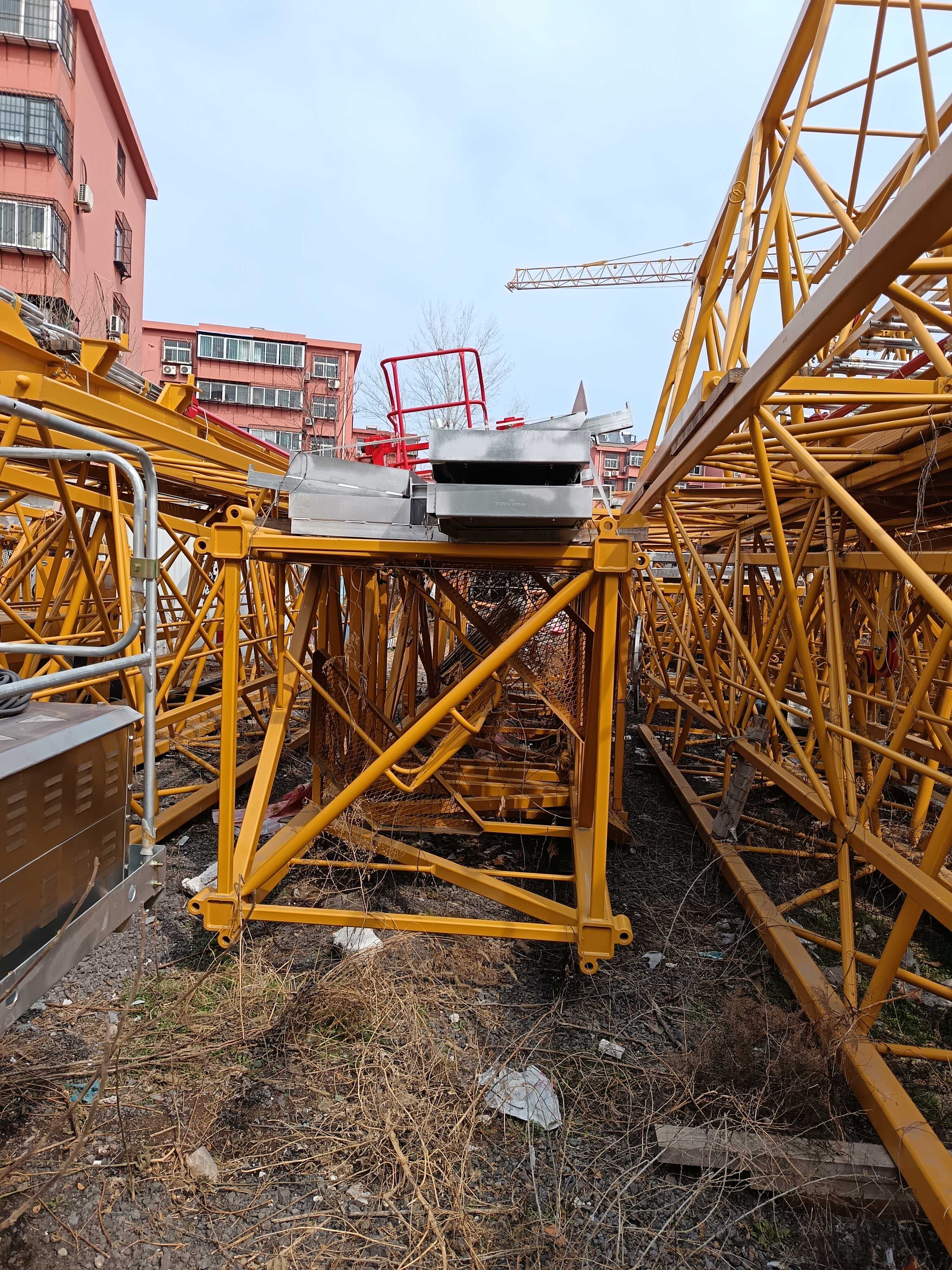 xcmg-used-tower-crane-metal-structure-side