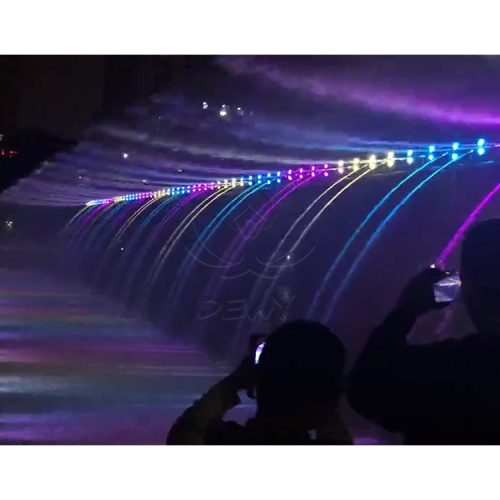 Дар кишвари Осиё намоиши фаввораҳои об