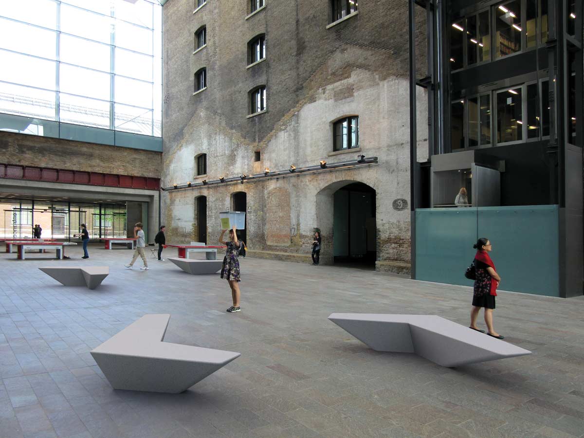 Pure Color Minimalist Dart Shape Concrete Chair