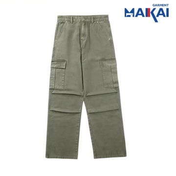 Functional Pleated Cargo Pants with Multiple Pockets