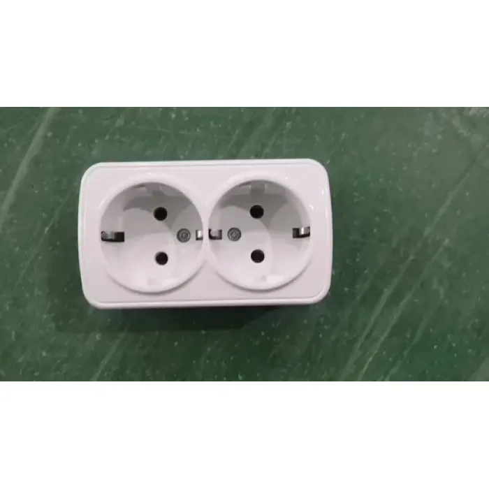 Soket Schuko yang Dipasang di Permukaan dengan Tutup IP44