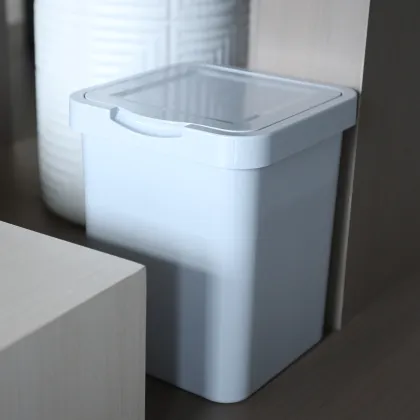 Hanging Trash Can with Lid