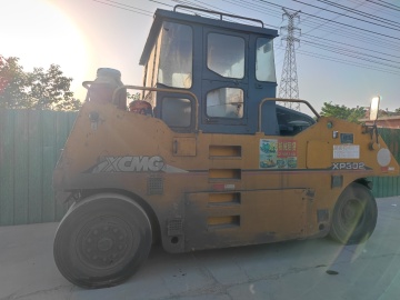 XCMG XP302 30 ton Tyre Road roller