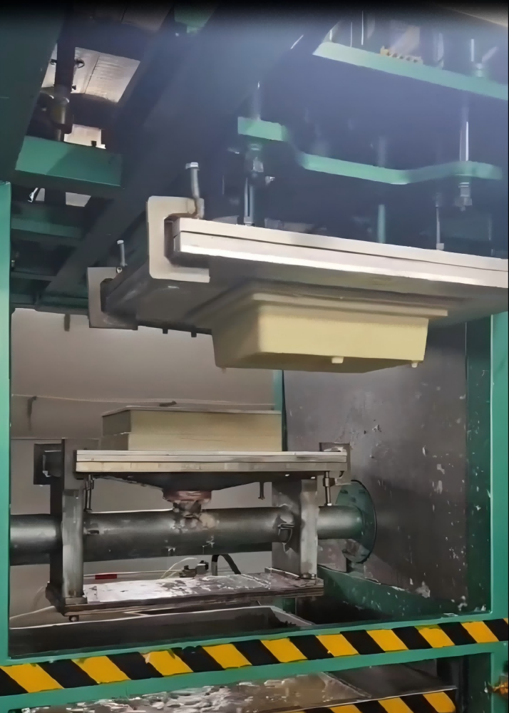 Automatic single-station turnover pulp forming machine