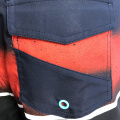 Mehrfarbig gestreifte Riemchen -Boardshorts