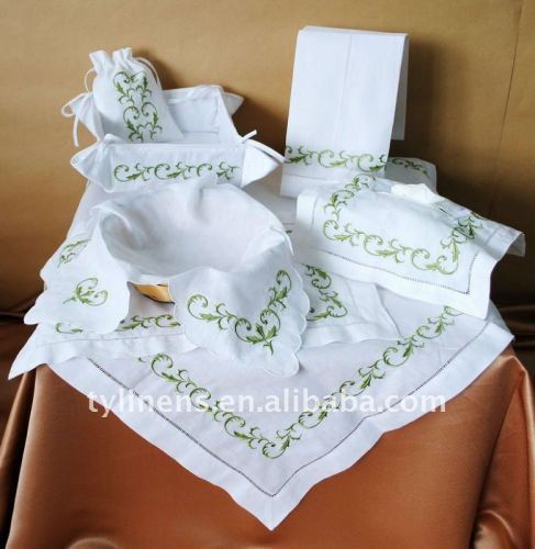 Christmas embroidery design table linen: bread box,tissue box cover,table topper,Hot roll cover,gift bag