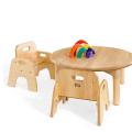 Mesa de madeira e cadeira para crianças