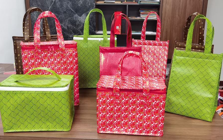 Tas Non-Woven Takeaway Berwarna