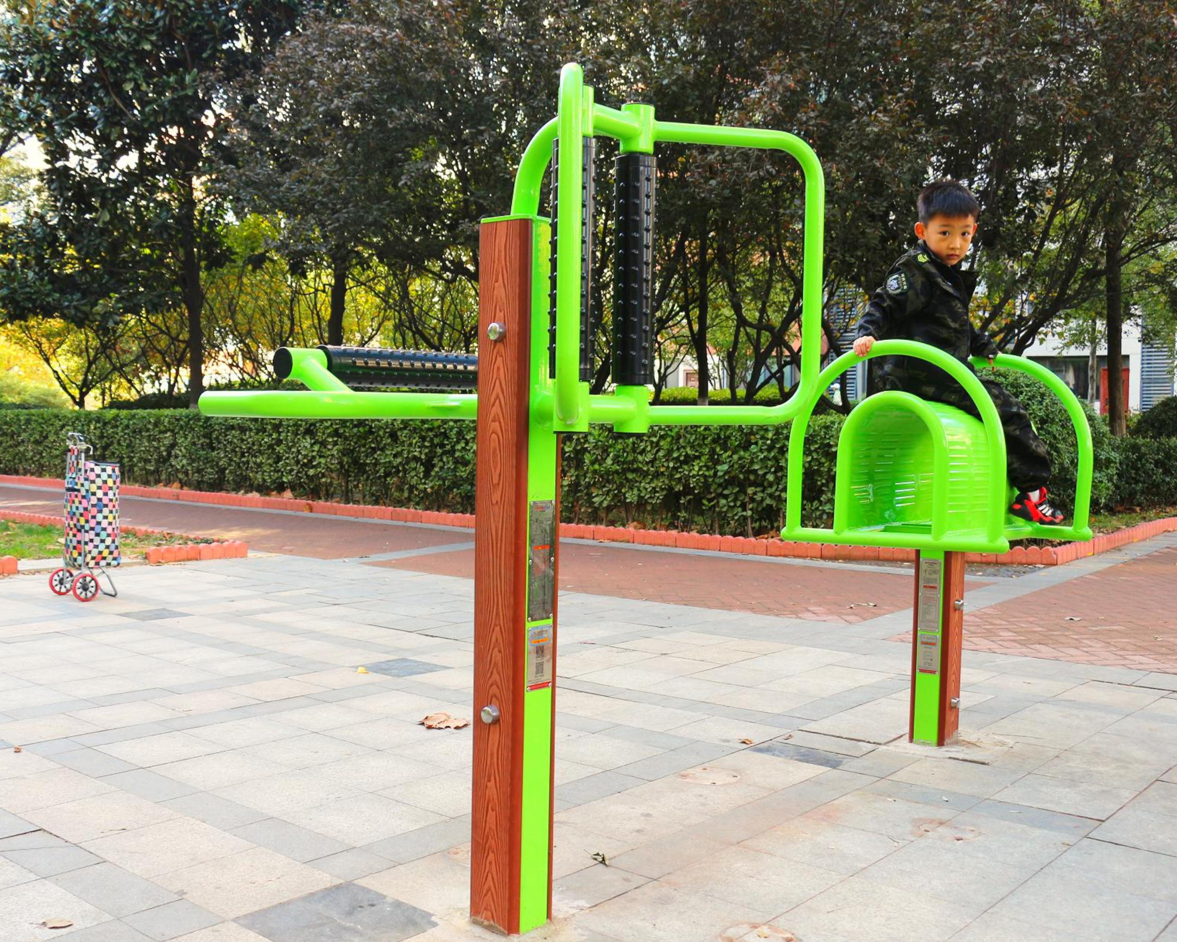Outdoor fitness equipment