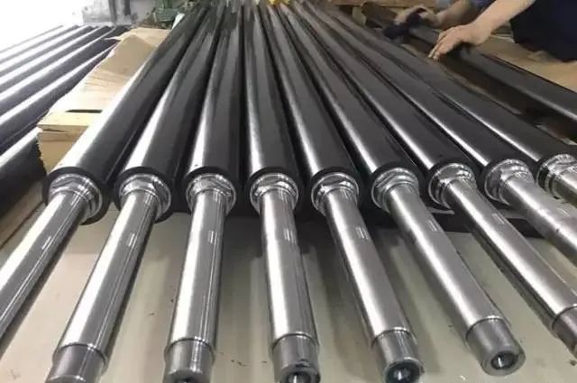 Carbon fiber mechanical roller shaft