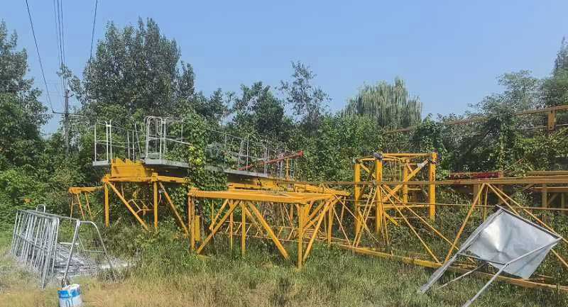 xcmg-used-crane-ready-in-loading-bay xcmg-used-crane-ready-in-loading-bay
